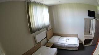 Отель Hotel Astra Домброва-Гурнича Двухместный номер с 1 кроватью или 2 отдельными кроватями-16